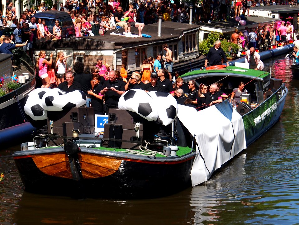 Amsterdam Gay Pride 2013 boat no23 KNVB pic5