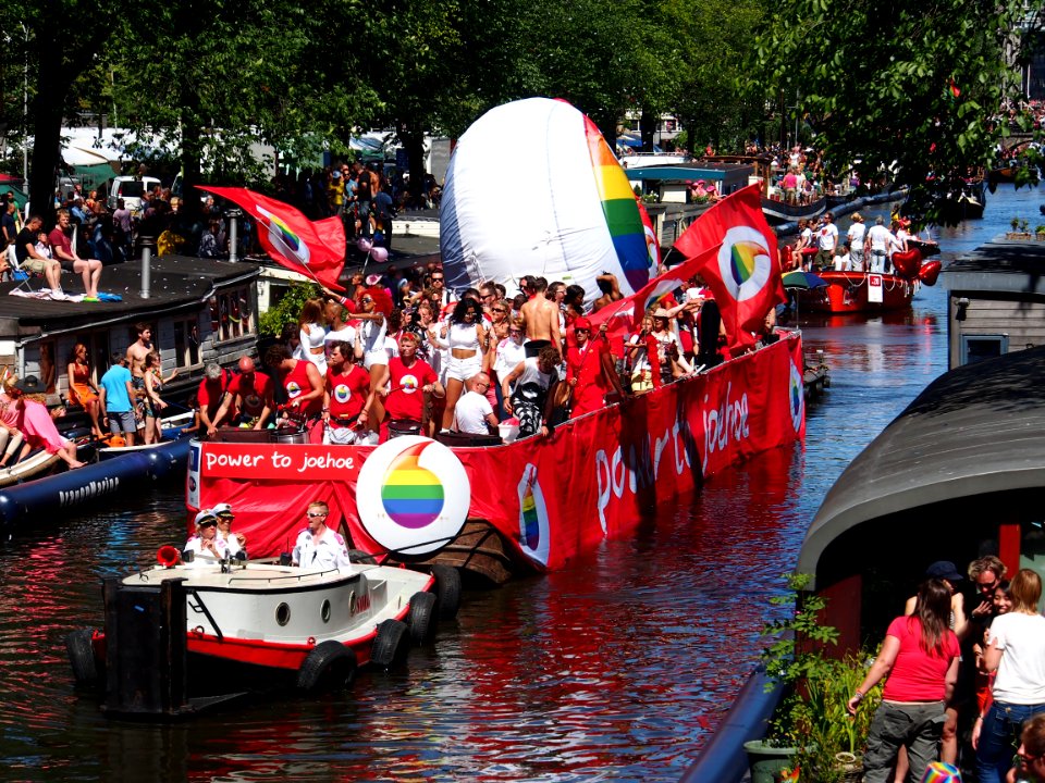 Amsterdam Gay Pride 2013 boat no17 Vodafone pic3