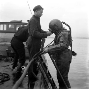 Amsterdam, fotos betreffende de herstellingswerken in de haven, Bestanddeelnr 900-9136