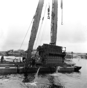 Amsterdam, fotos betreffende de herstellingswerken in de haven, Bestanddeelnr 900-9123
