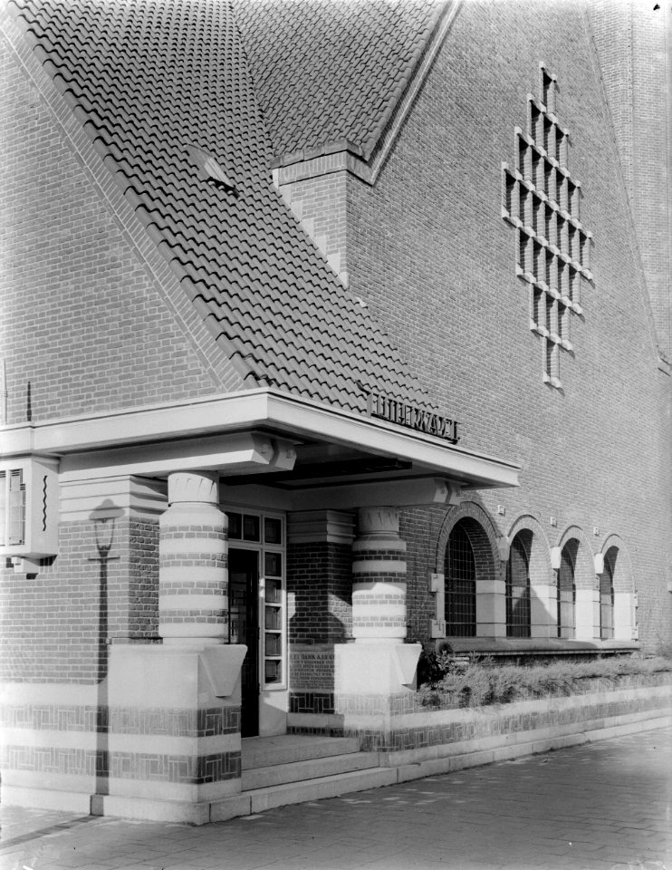 Amsterdam, Lutherkapel aan de Gerrit van der Veenstraat. Exterieur met ingangspa, Bestanddeelnr 252-0320