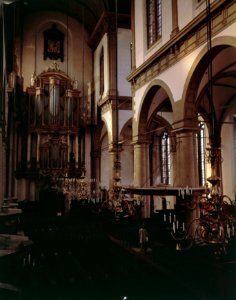 Amsterdam. Interieur Westerkerk met preekstoel, het grote orgel en lichtkronen, Bestanddeelnr 254-7502