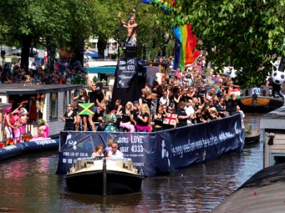 Amsterdam Gay Pride 2013 boat no21 COCNederland pridefonds pic1