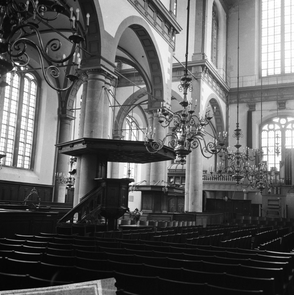 Amsterdam. Interieur van de Westerkerk met preekstoel, Bestanddeelnr 918-1334