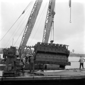Amsterdam, fotos betreffende de herstellingswerken in de haven, Bestanddeelnr 900-9122
