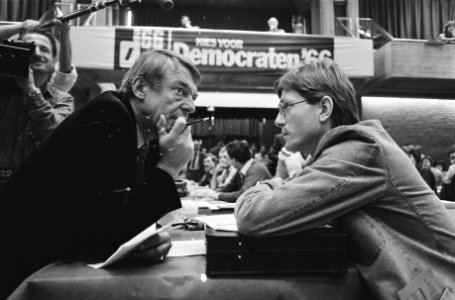 Amersfoort, congres D66 Hans van Mierlo (l) met voorzitter Jacob Kohnstam, Bestanddeelnr 933-1292