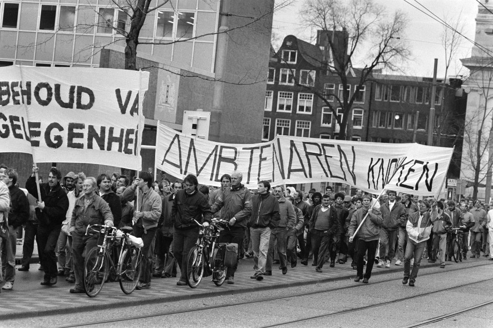 Amsterdam, ambtenaren demonstreren tegen korting op vergoeding ziektekosten, Bestanddeelnr 933-8207