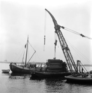 Amsterdam, fotos betreffende de herstellingswerken in de haven, Bestanddeelnr 900-9131