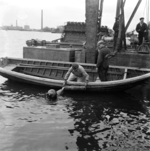 Amsterdam, fotos betreffende de herstellingswerken in de haven, Bestanddeelnr 900-9129