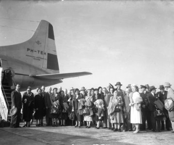 Amerikaanse zakenlieden op Schiphol om reis door Europa, Bestanddeelnr 903-6267