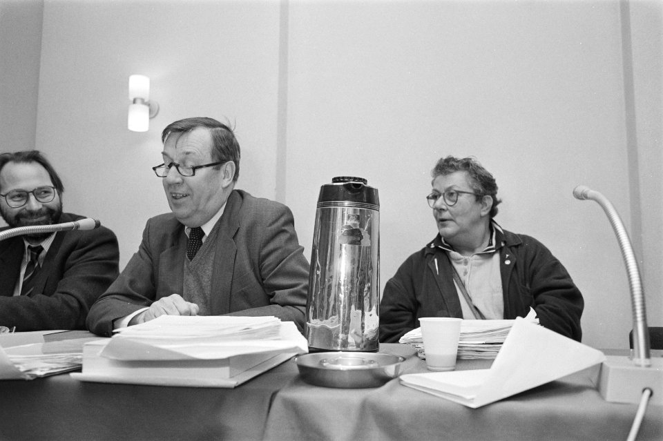 Amsterdam, Raadscommissie cultuur over o.m. Kleine Komedie PvdA-leden Grewel (l), Bestanddeelnr 934-1687