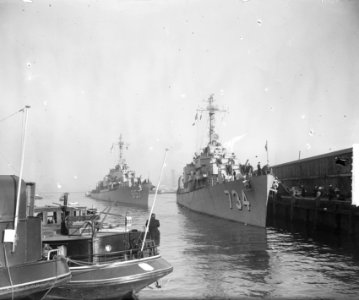 Amerikaanse torpedojagers Pardy en Bristol te Amsterdam, Bestanddeelnr 903-0992