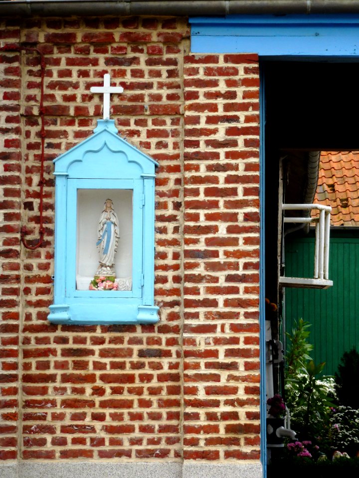 Ames (Pas-de-Calais, Fr) oratoire-niche de la Vierge
