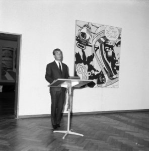 American Pop Art expositie in het Stedelijk Museum , Jan Wolkers bij een stuk , Bestanddeelnr 916-5630