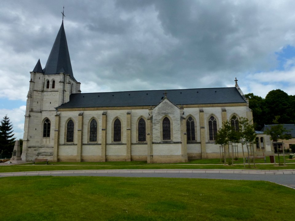 Amfreville-la-Campagne (Eure, Fr) église, vue latérale