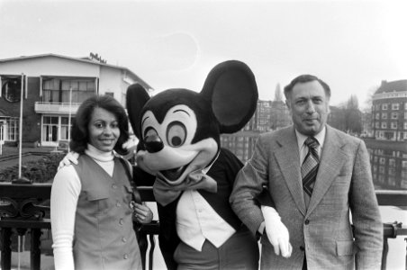 American Express en KLM gaan reizen naar Disneyland presentatie in Apollohotel , Bestanddeelnr 927-7634