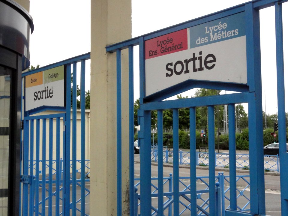 Amiens, lycée La Providence (école et lycée) (05) sortie