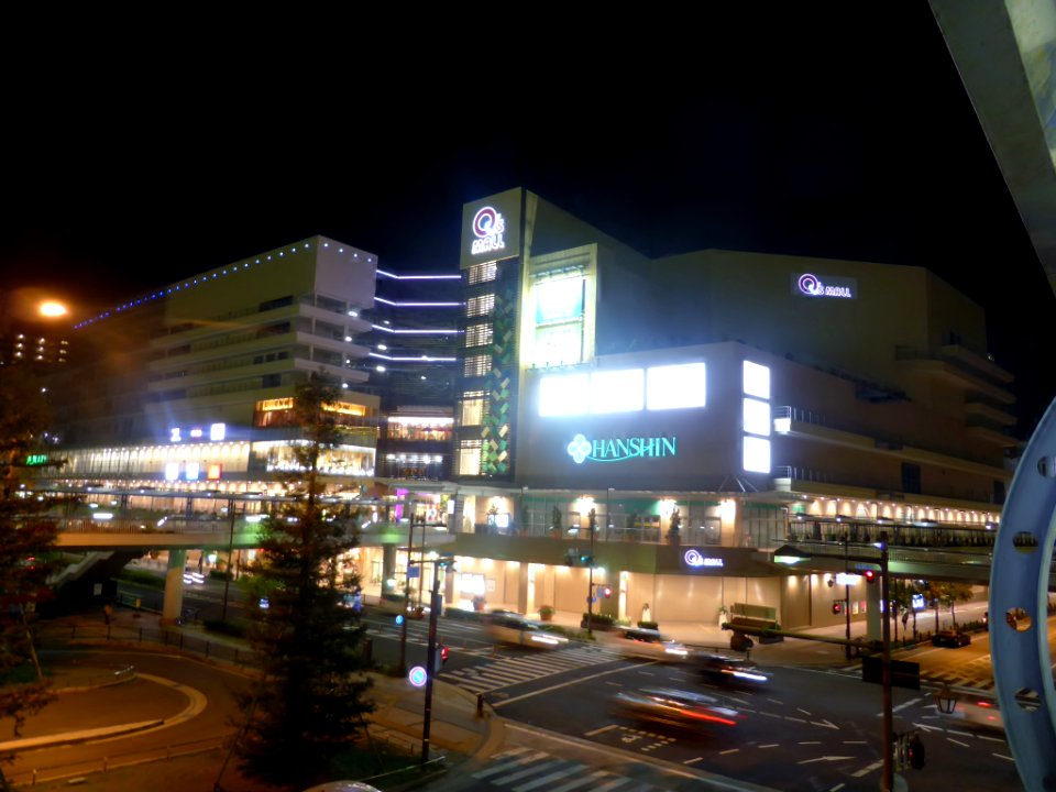 Amagasaki Q's MALL at night (1)