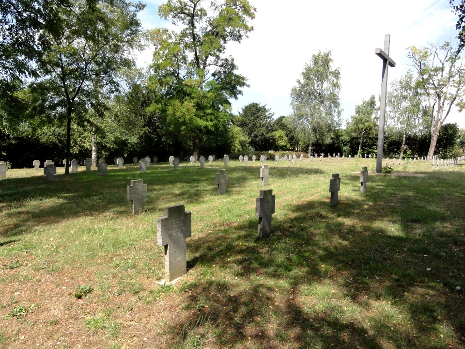 Amel-sur-l'Étang (Meuse) cimetière militaire allemand (08)