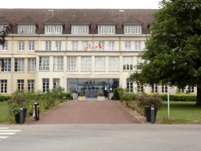 Amiens, lycée La Providence (école et lycée) (03) bâtiment central