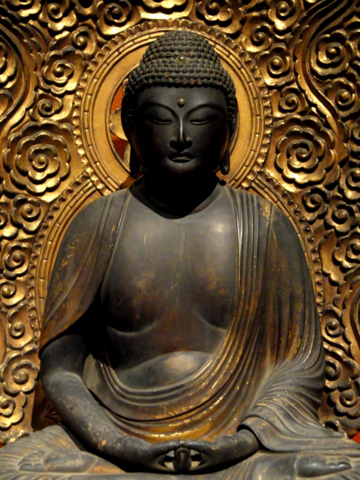 Amida Buddha, view 2, Japan, 17th century AD, wood with gilding - San Diego Museum of Art - DSC06506