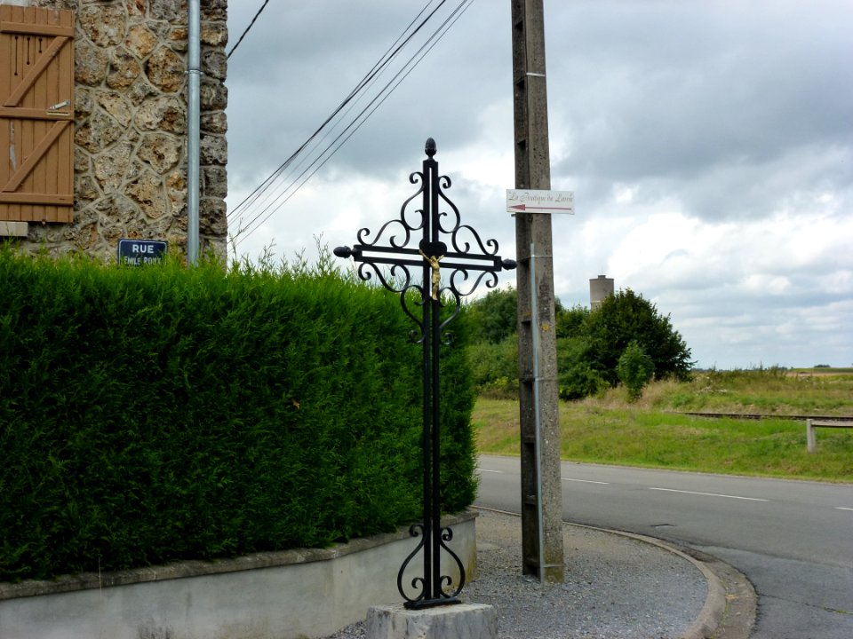 Amagne (Ardennes) croix de chemin B