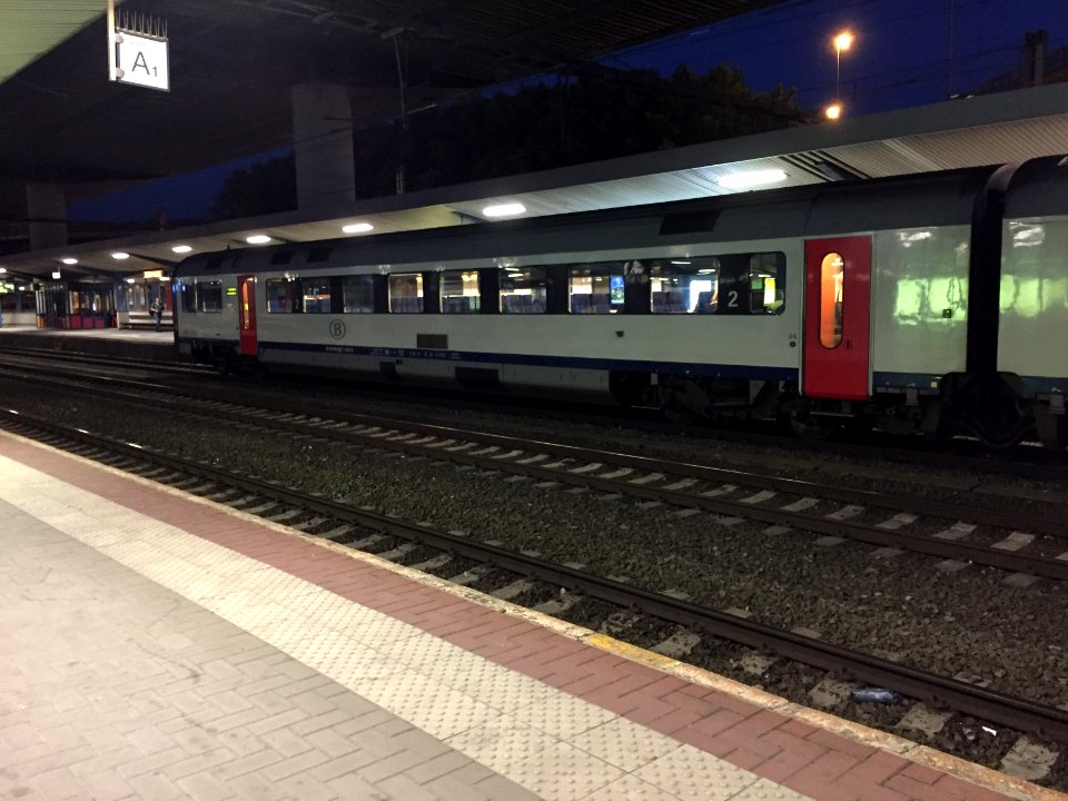 AM96 467 de la SNCB NMBS en gare de Charleroi-Sud