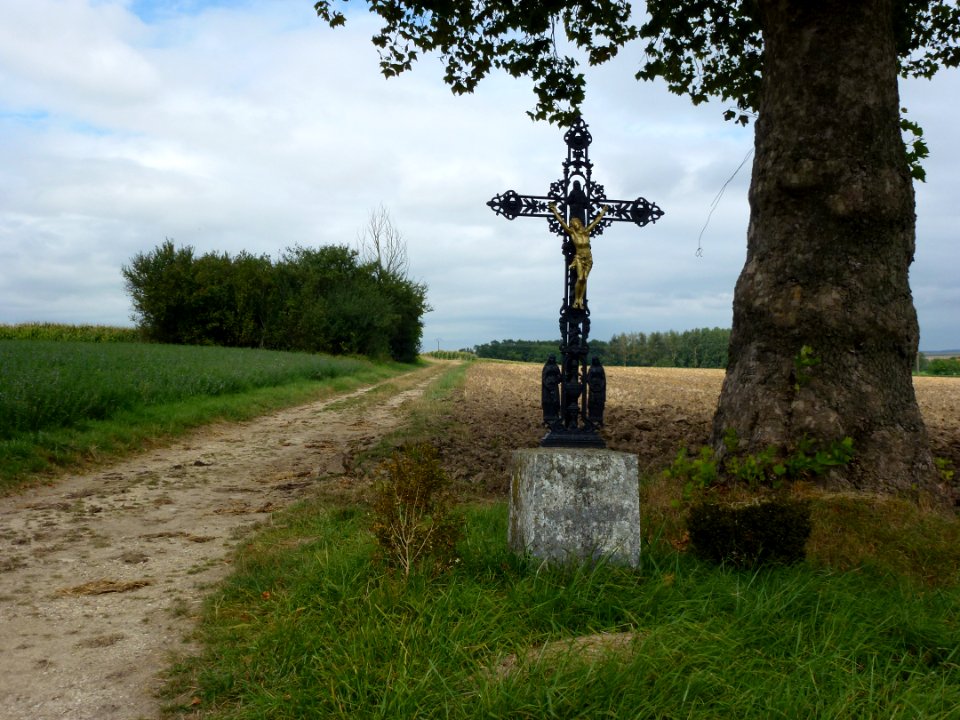 Amagne (Ardennes) croix de chemin