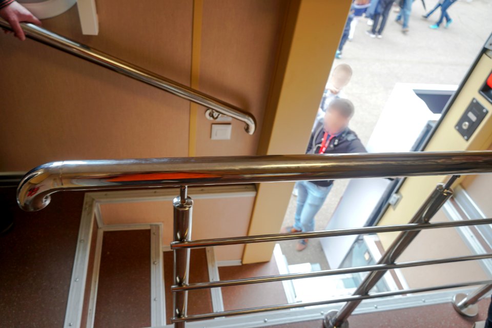 AM140-01 interior - stairs