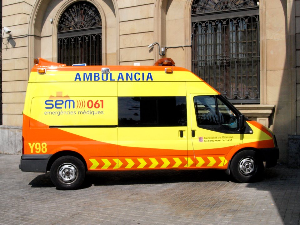 Ambulancia SEM emergencies mediques car Y98 pic2