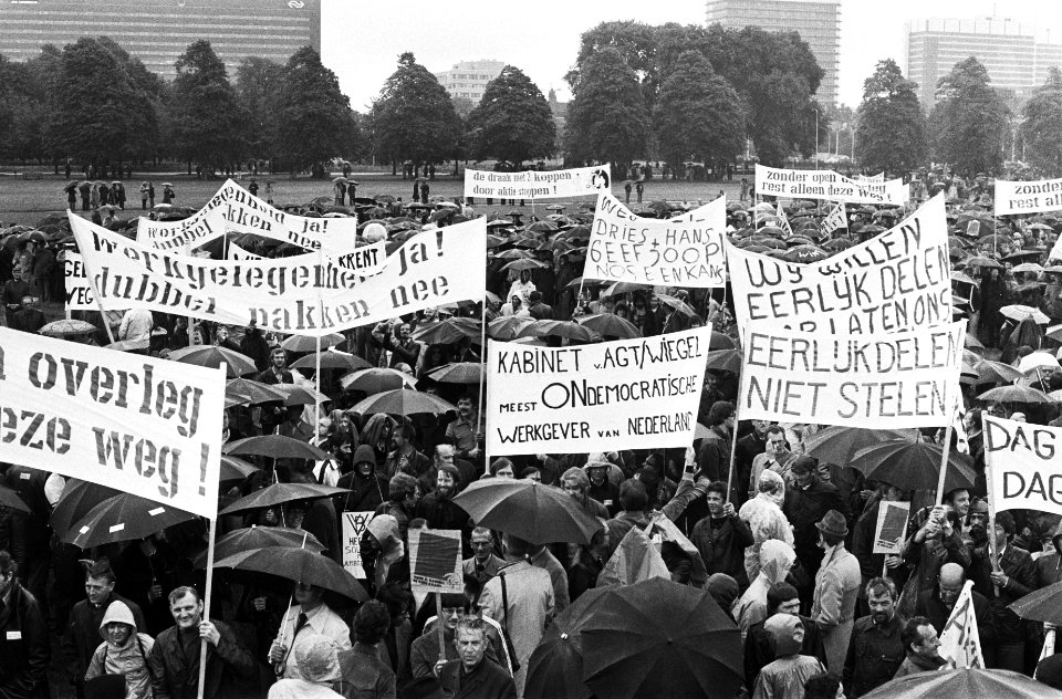 Ambtenarendemonstratie, Den Haag tegen bezuigingsplannen Van Agt overzicht bij, Bestanddeelnr 929-7910