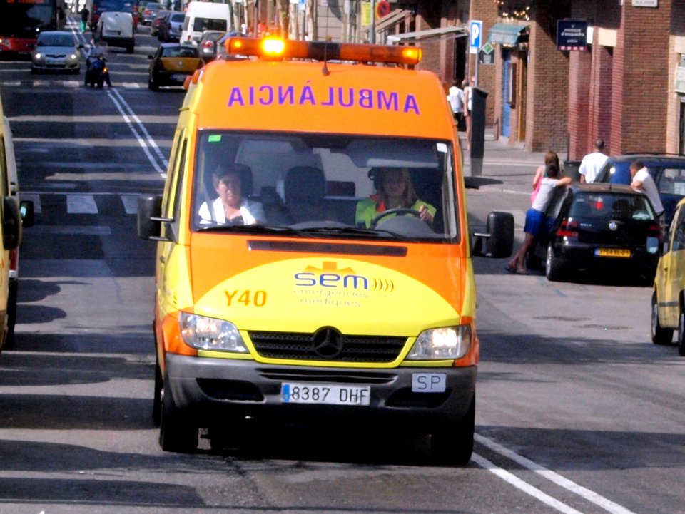 Ambulancia SEM emergencies mediques car Y40 pic1