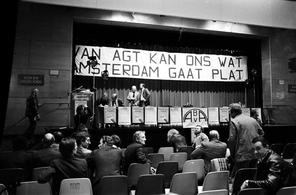 Ambtenarenstaking begin staking bij de PTT, overzicht bijeenkomst in Krasnapols, Bestanddeelnr 929-7847