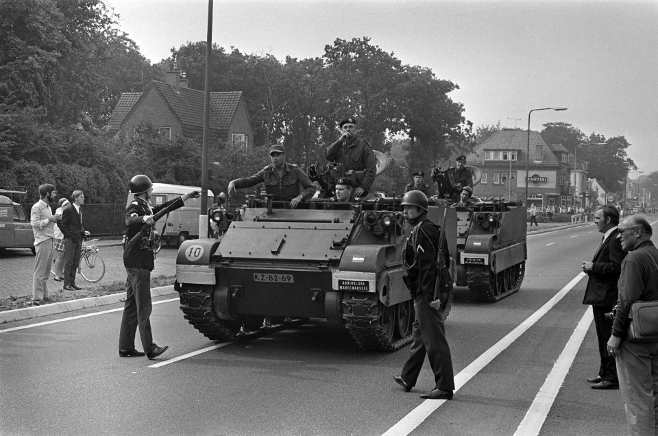Ambonezen hebben de woning van de Indonesische Ambassadeur in Wassenaar bezet, M, Bestanddeelnr 923-7950