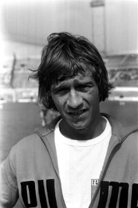 Amsterdam tegen Den Bosch 3-2, nummer 3 en 4 Frits Flinkevleugel en nummer 5 en , Bestanddeelnr 925-8535