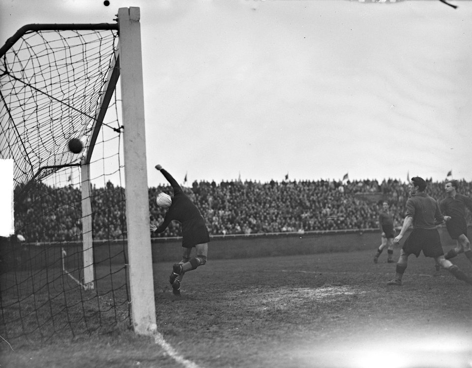 Amsterdam tegen Brussel 3-0. Amsterdam 1e doelpunt, Bestanddeelnr 903-2641