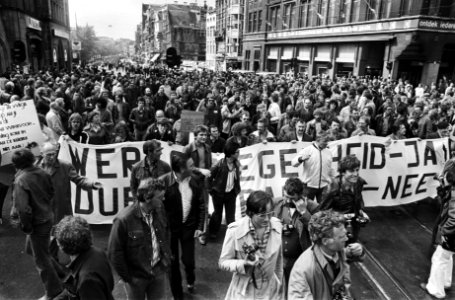 Ambtenarenstaking (Amsterdam) stakers in demonstratieve tocht op weg naar de Da, Bestanddeelnr 929-7861
