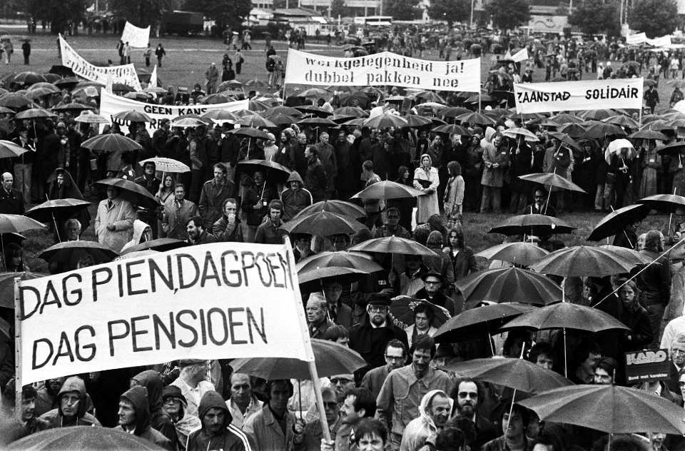 Ambtenarendemonstratie, Den Haag tegen bezuigingsplannen Van Agt overzicht bij, Bestanddeelnr 929-7909