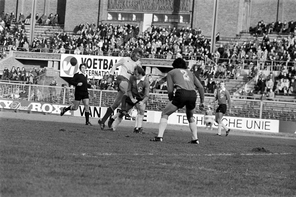 Amsterdam tegen De Graafschap 1-0 Deen Petersen scoort het doelpunt, Bestanddeelnr 928-3350