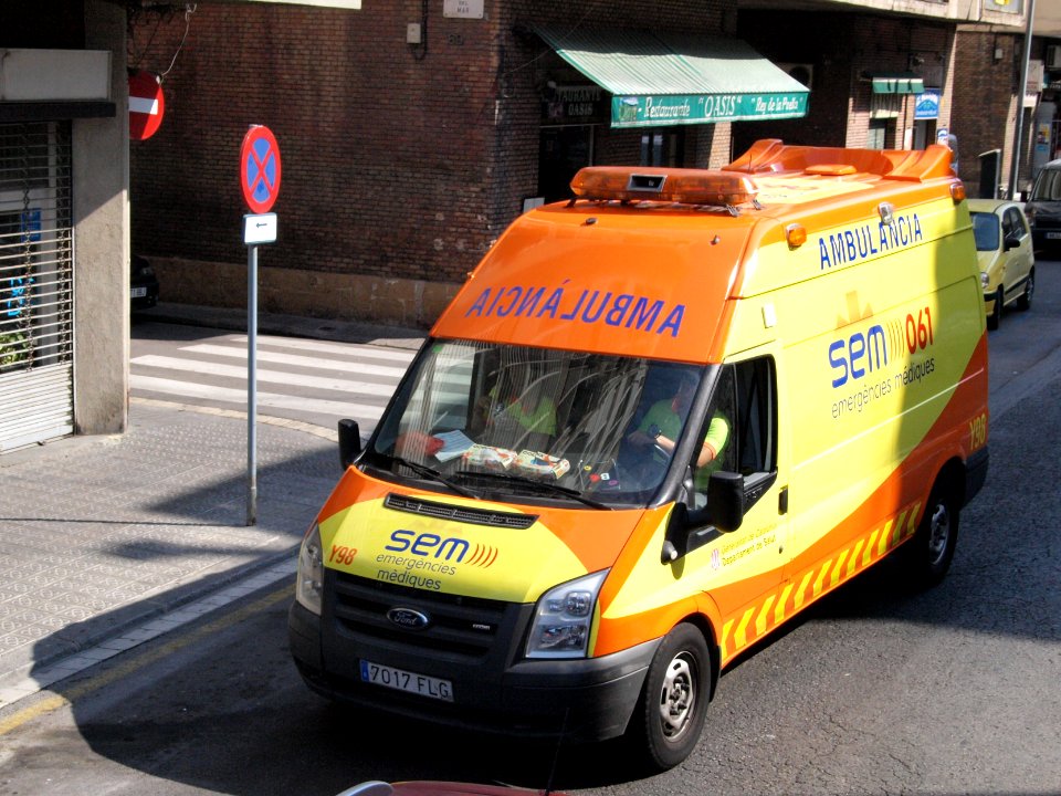 Ambulancia SEM emergencies mediques car Y98 pic3