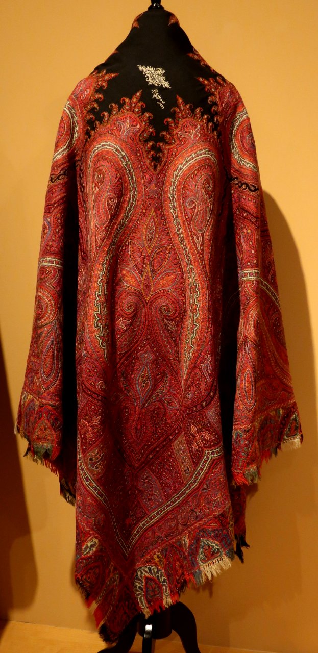 Amlikar shawl, India, Kashmir, mid-19th century, Honolulu Museum of Art 3440.1