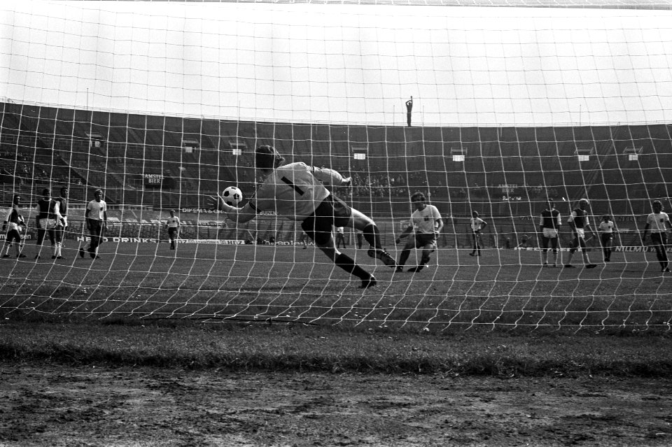 Amsterdam tegen Den Bosch 3-2, penalty van Amsterdam, Bestanddeelnr 925-8533