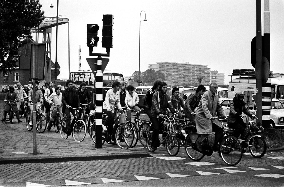 Ambtenarenstaking (Amsterdam) veel fietsers onderweg, Bestanddeelnr 929-7867