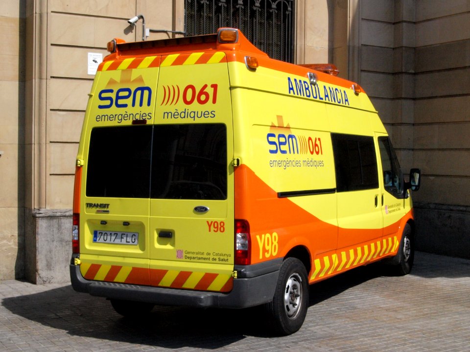 Ambulancia SEM emergencies mediques car Y98 pic1