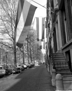 Amsterdam vlagt voor de koningin in verband met 12,5 jarig jubileum, Bestanddeelnr 912-1760