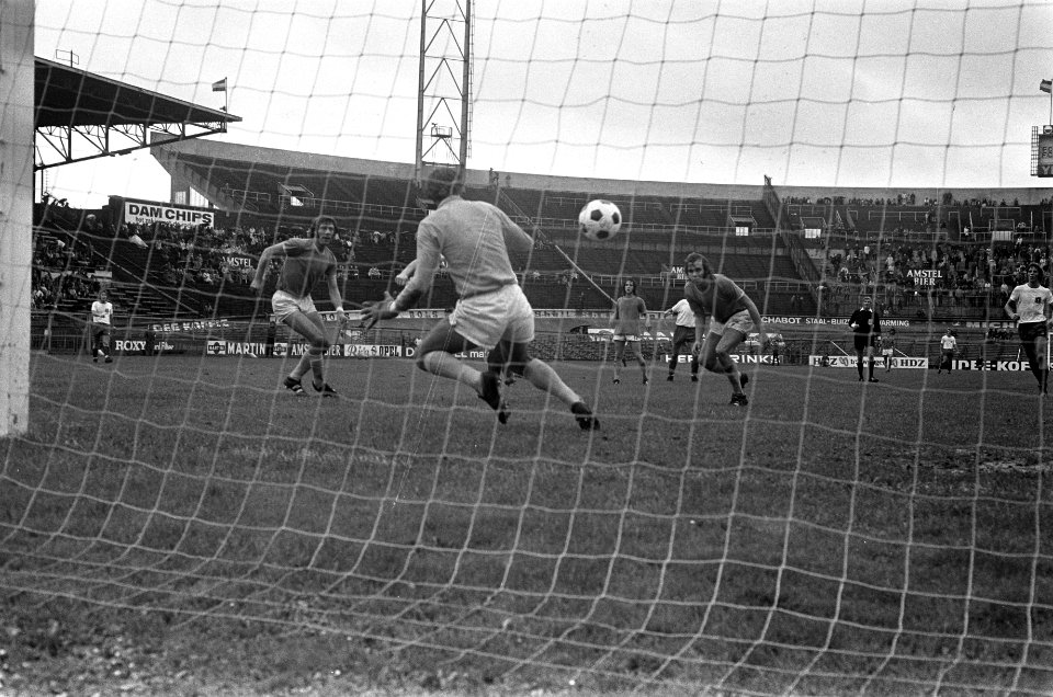 Amsterdam tegen Den Haag 3-0, eerste doelpunt van Amsterdam, Bestanddeelnr 926-7140