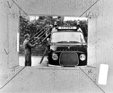Ambulances met sleden, Wenen, Bestanddeelnr 924-0103