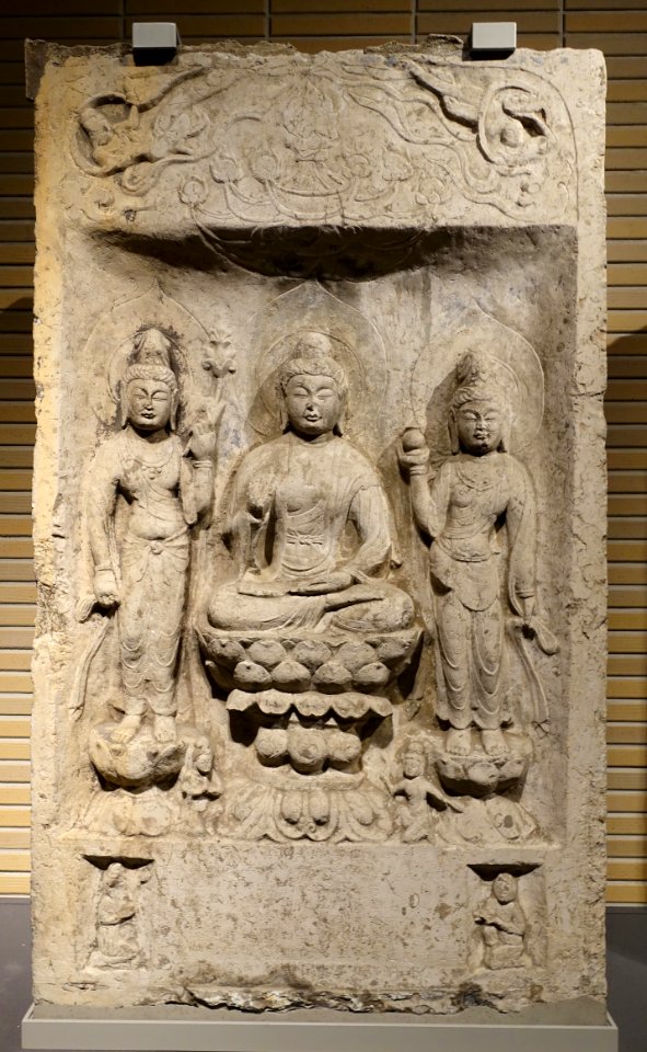Amitabha triad in a niche, Baoqingsi temple, Xi'an, Shaanxi province, China, Tang dynasty, dated 703 AD, limestone DSC08706