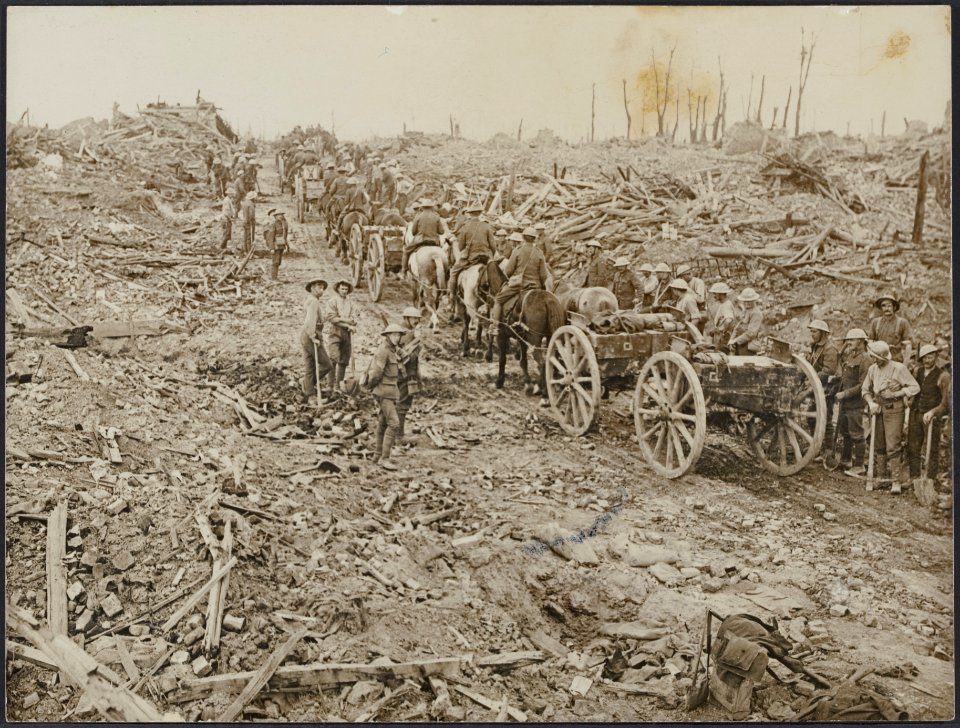 Ammunition going up to the guns, Bestanddeelnr 158-1662