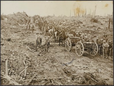 Ammunition going up to the guns, Bestanddeelnr 158-1662
